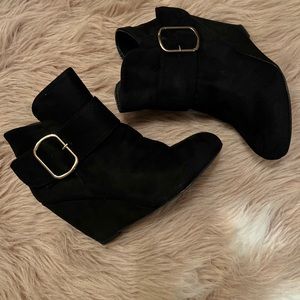 NWOT Catarine Women’s Boots Faux Suede